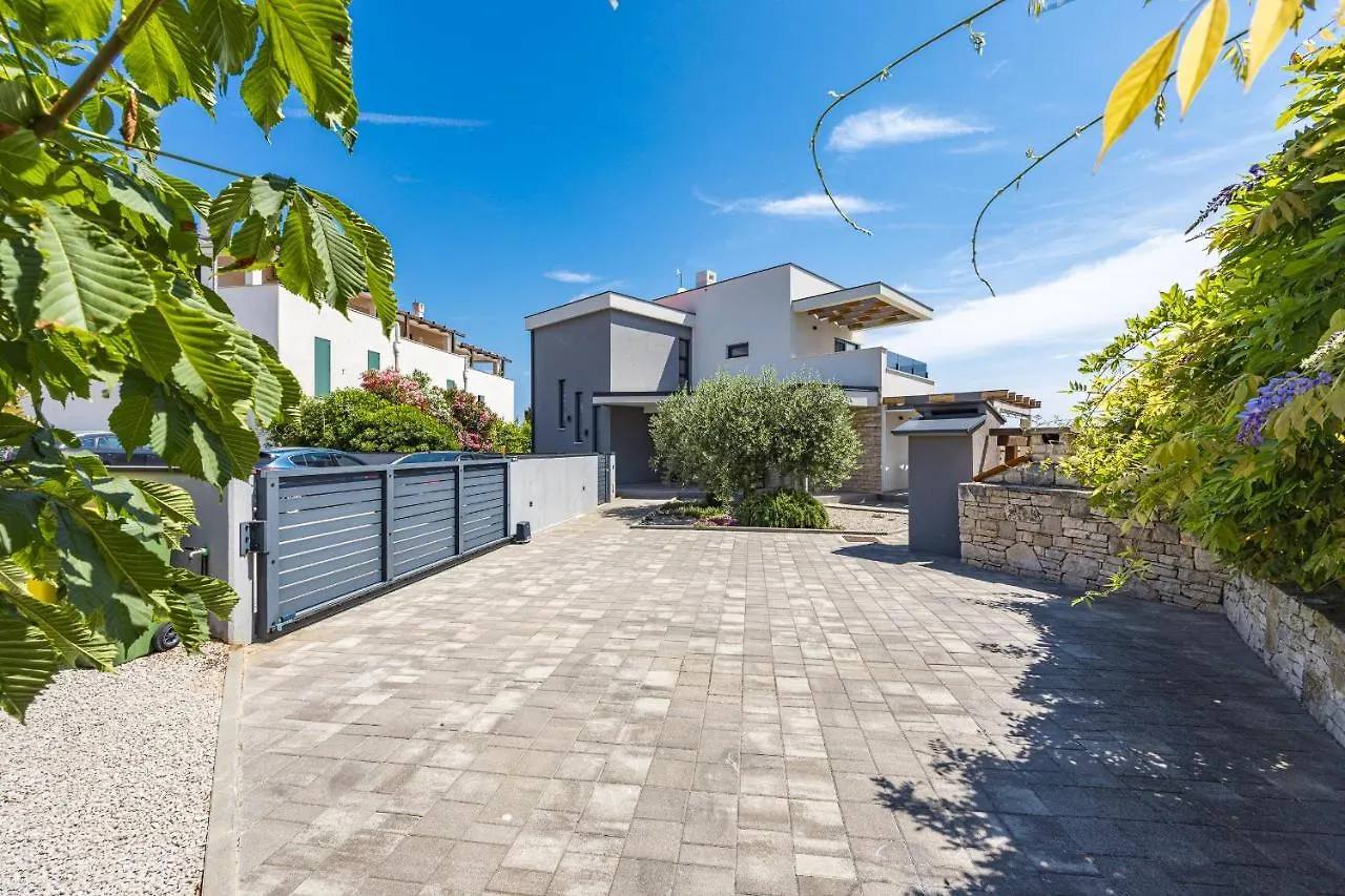 Villa Val Di Bora - Moderne 4 Sterne Ferienvilla Mit Pool, Meerblick, Grill Liznjan 0*,  Croatia